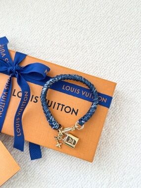 ✨NEW✨Louis Vuitton 2026 Denim LV Locked Bracelet 19 cm